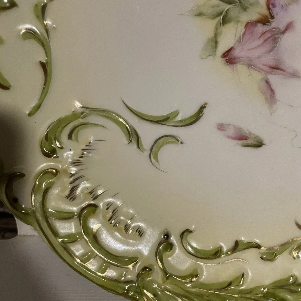 ANTIQUE VINTAGE SQUARE SCALLOPED GREEN &‎ RAISED  GOLD FLORAL DRESSER PLATE 10
